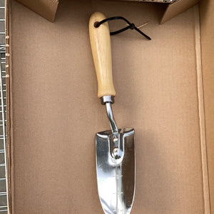 Hand shovel with depth levels